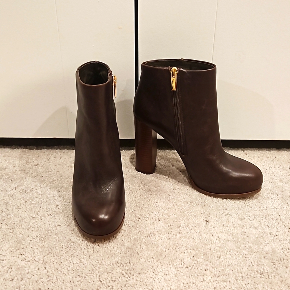 Vince Camuto Grenadine booties